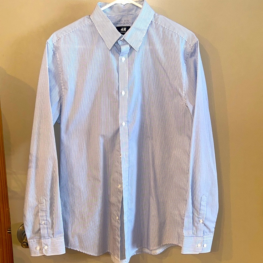 Men’s H & M slim fit dress shirt, blue pinstripe, medium